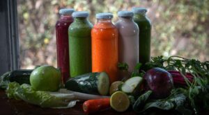 Botellas de jugos detox Vida Simple