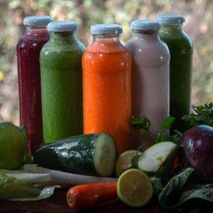 Botellas de jugos detox Vida Simple